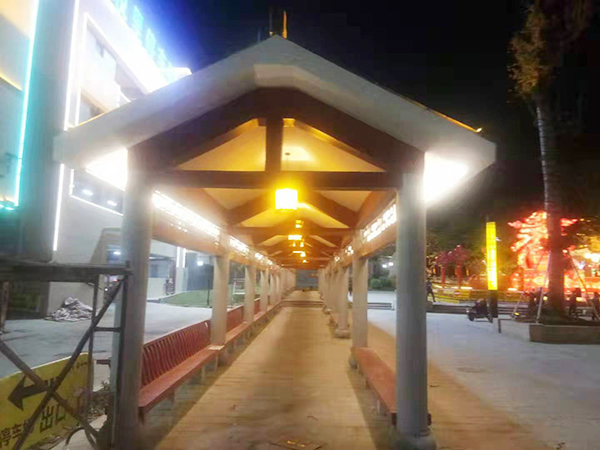 东岳公园门前广场舞台...